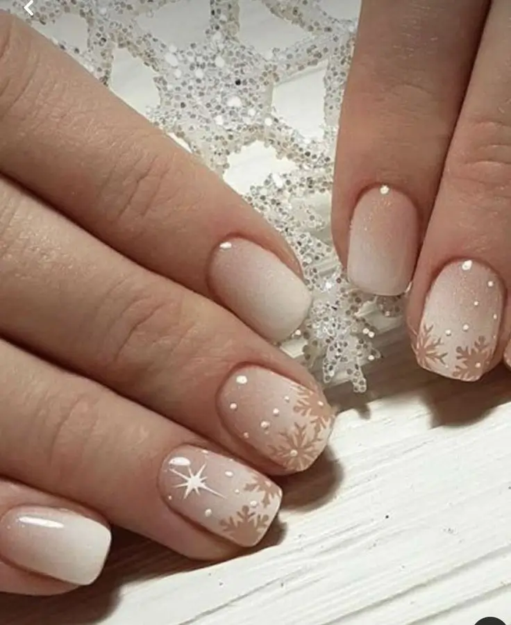 16 Idées de Pose d’Ongles pour un Noël 2025 Féérique